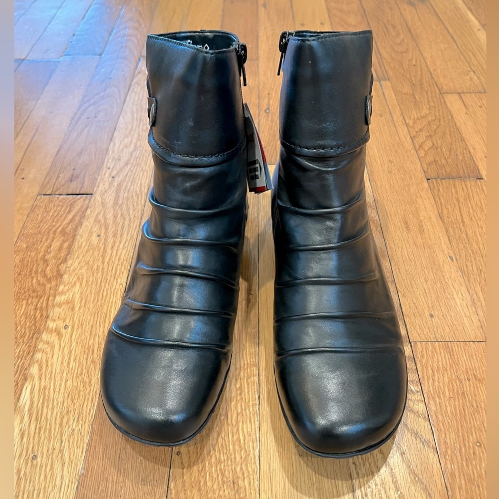 NEW Women’s Rieker Slip On Winter Boots in Black Size 8.5W